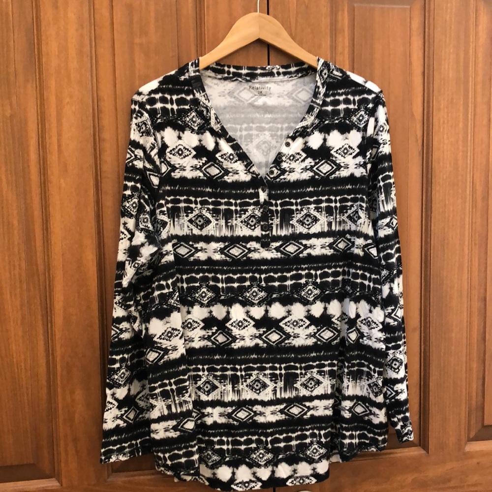 Relativity black & white long sleeve tee size 2X